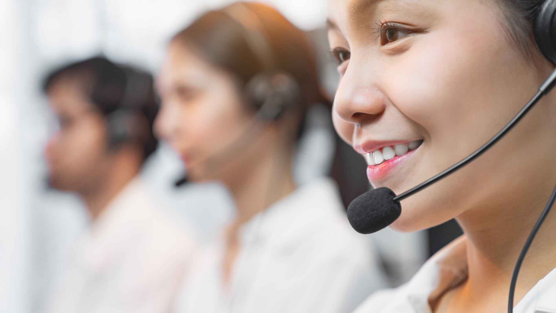 Professional woman customer support officer.